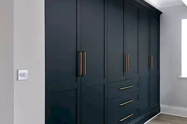 Siyah mdf lake kapaklı dolap